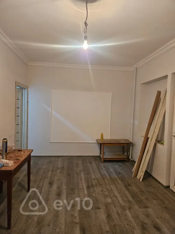 Satılır 2 otaqlı köhnə tikili 70 m²