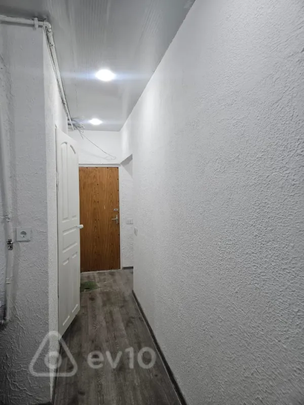 Satılır 2 otaqlı köhnə tikili 70 m²