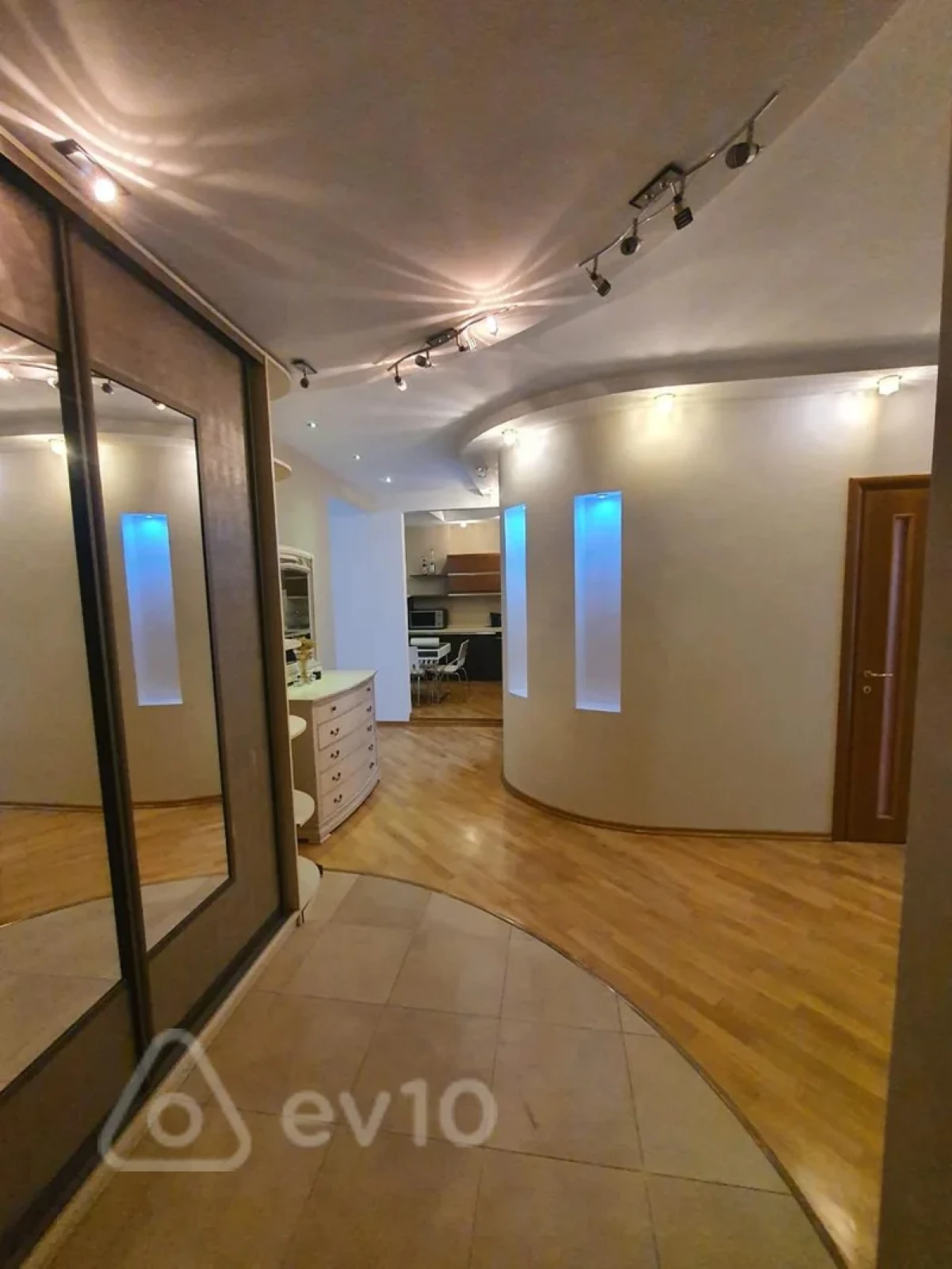 Satılır 3 otaqlı yeni tikili 145 m²