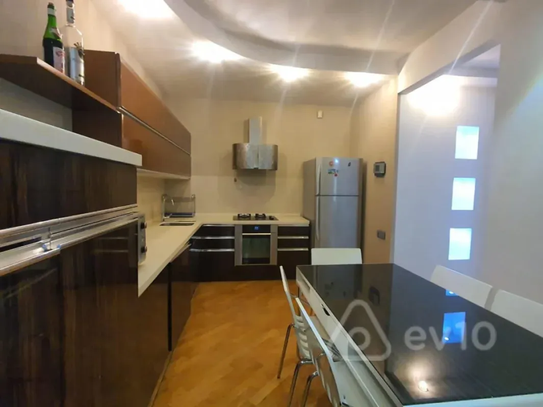 Satılır 3 otaqlı yeni tikili 145 m²