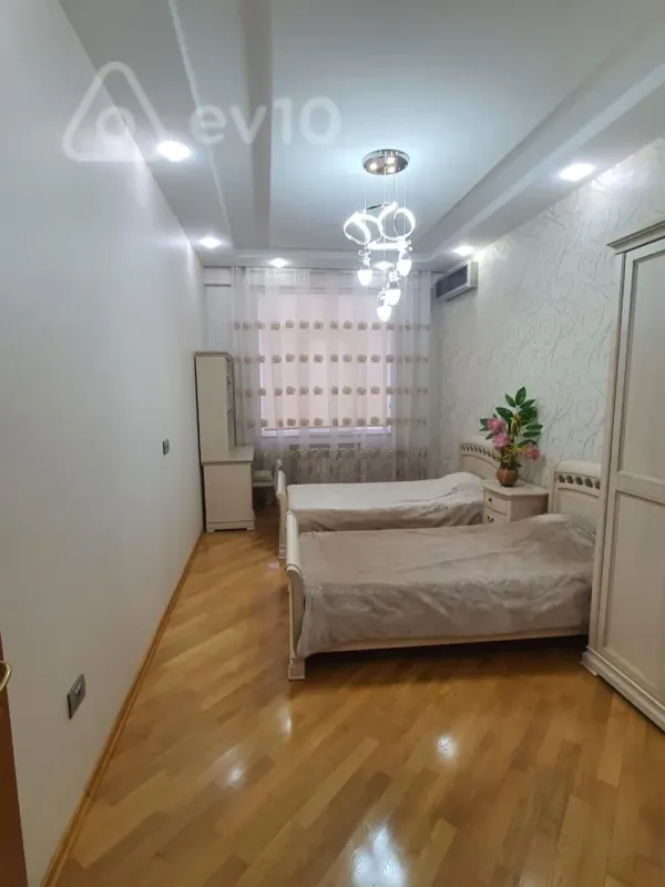 Satılır 3 otaqlı yeni tikili 145 m²