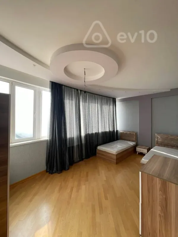 Kirayə verilir 3 otaqlı yeni tikili 130 m²
