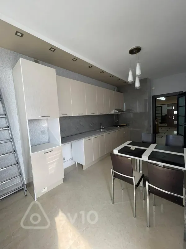 Kirayə verilir 3 otaqlı yeni tikili 130 m²