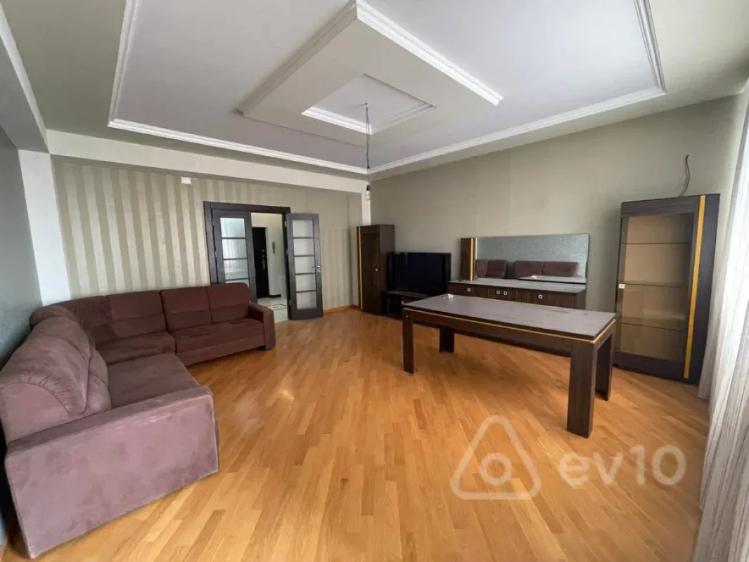 Kirayə verilir 3 otaqlı yeni tikili 130 m²