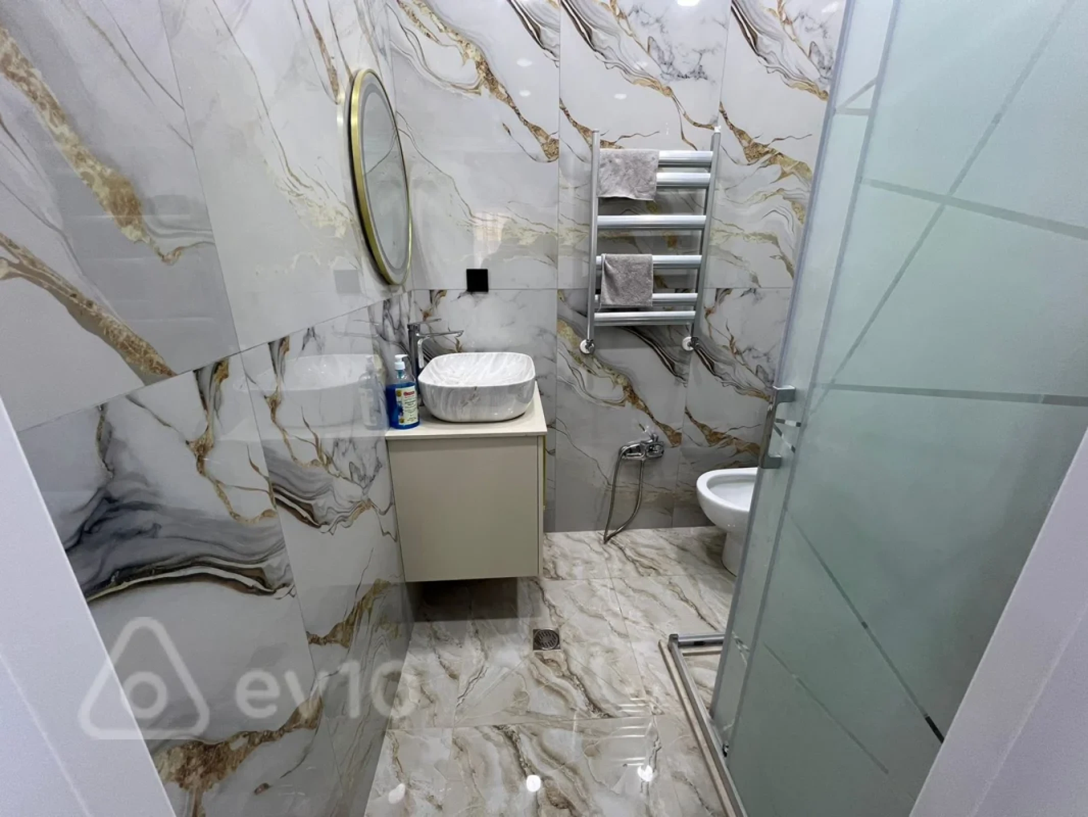Kirayə verilir 2 otaqlı yeni tikili 70 m²