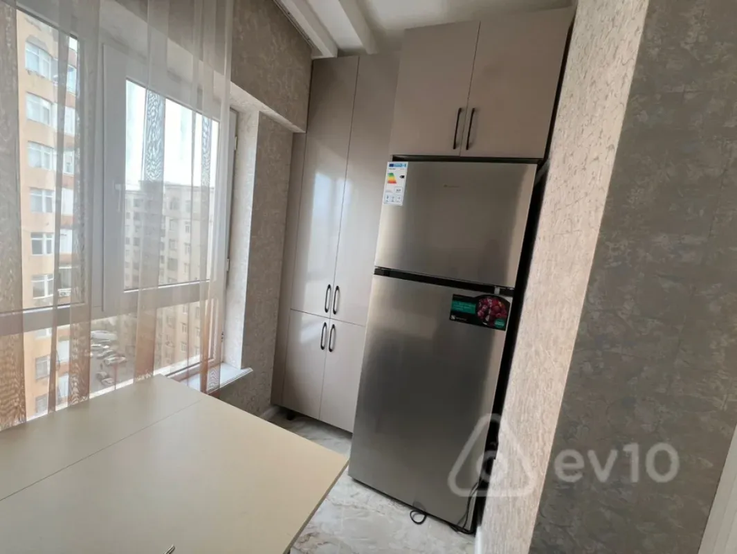 Kirayə verilir 2 otaqlı yeni tikili 70 m²