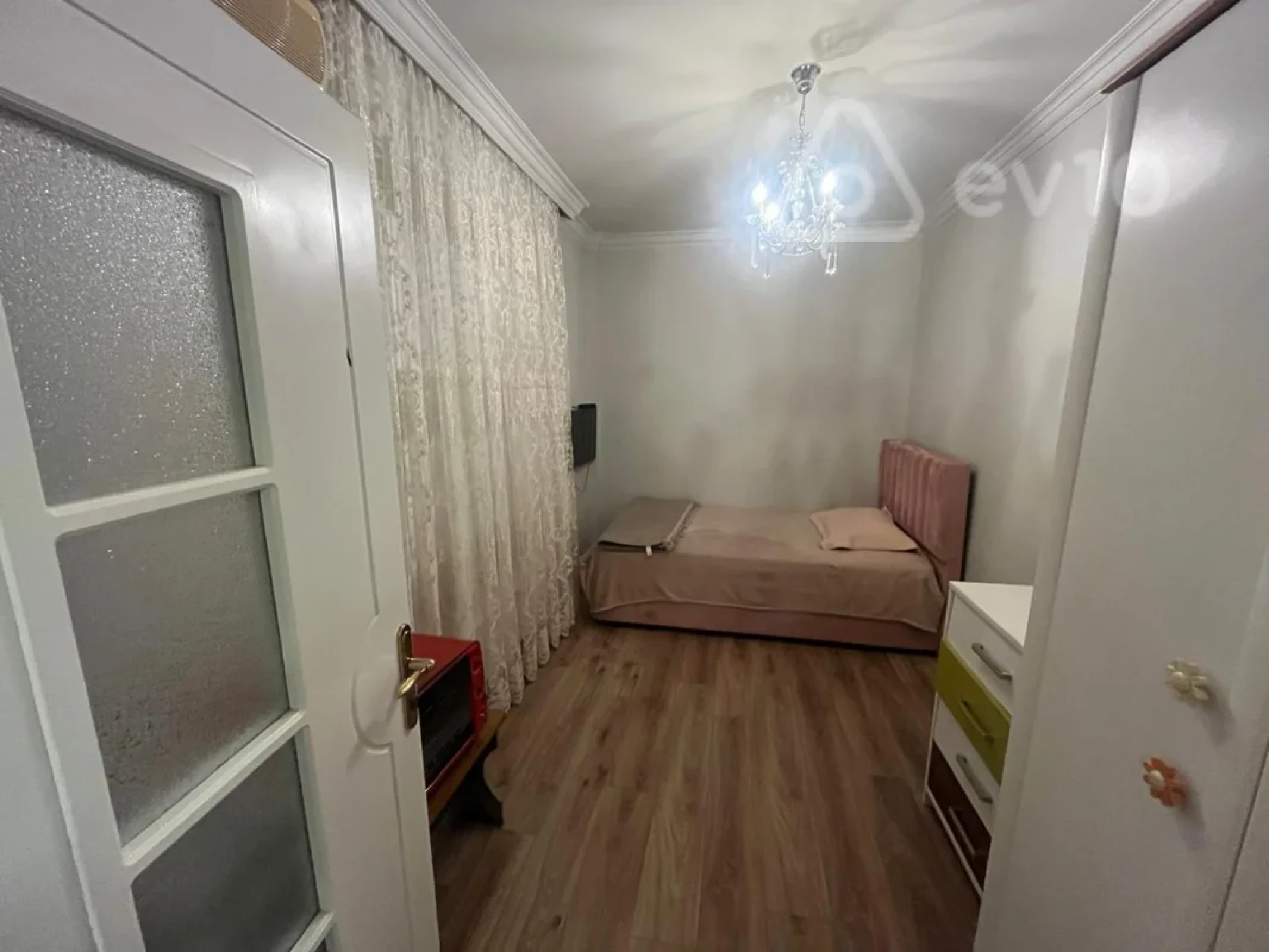 Satılır 4 otaqlı köhnə tikili 100 m²