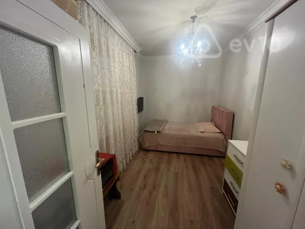 Satılır 4 otaqlı köhnə tikili 100 m²