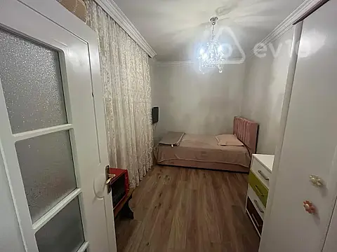 Satılır 4 otaqlı köhnə tikili 100 m²