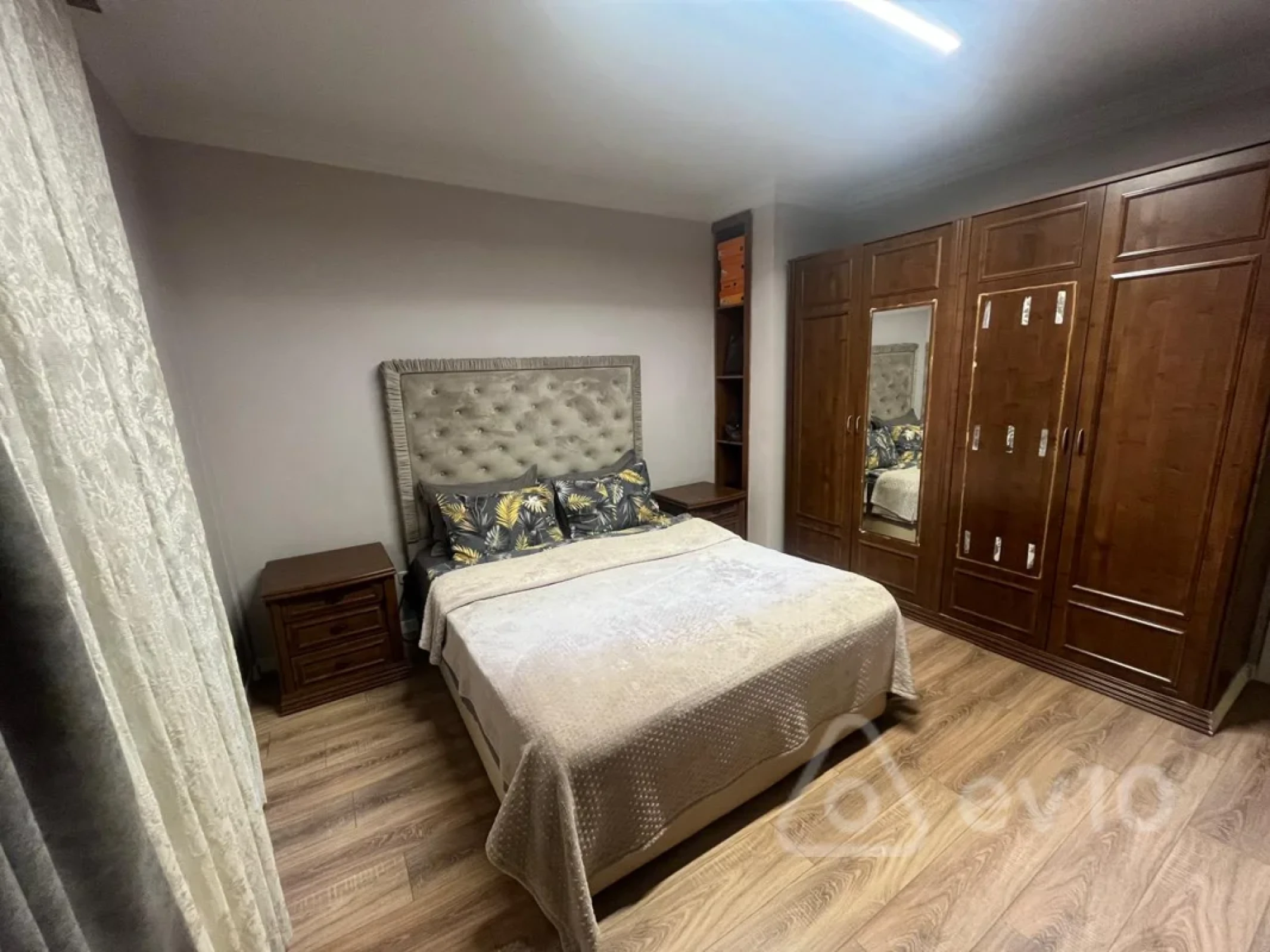 Satılır 4 otaqlı köhnə tikili 100 m²