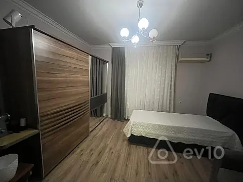 Satılır 4 otaqlı köhnə tikili 100 m²