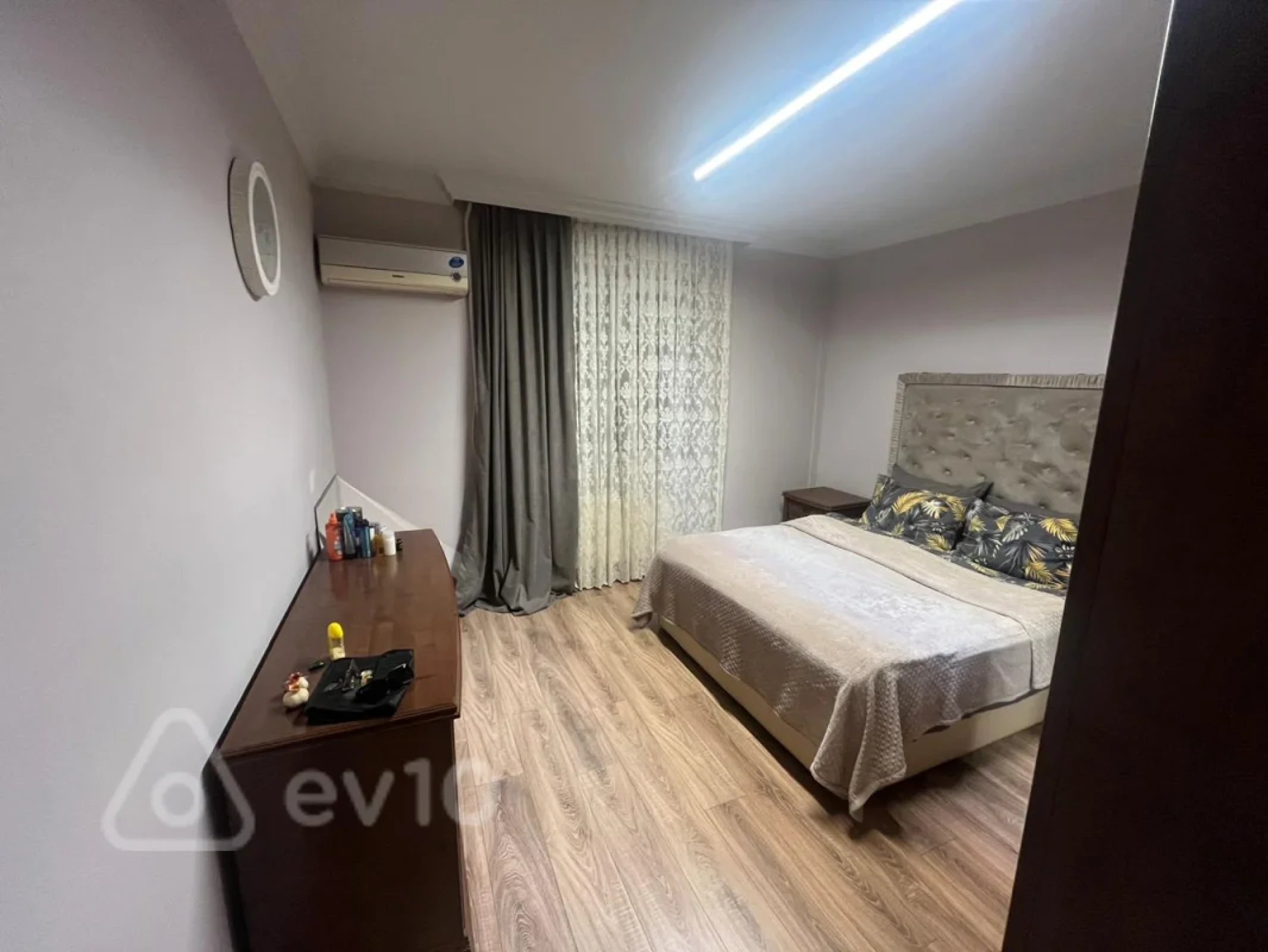 Satılır 4 otaqlı köhnə tikili 100 m²