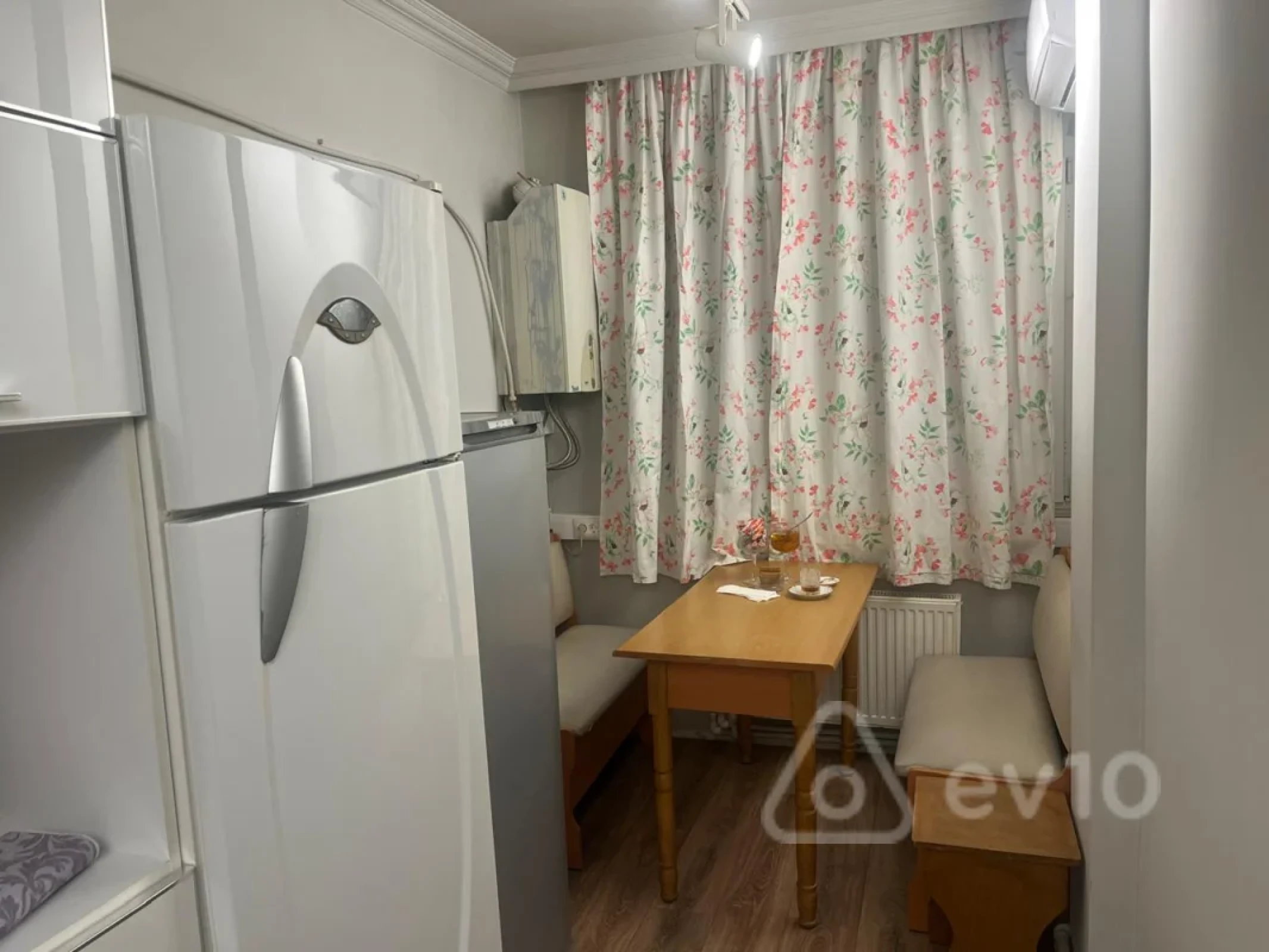 Satılır 4 otaqlı köhnə tikili 100 m²