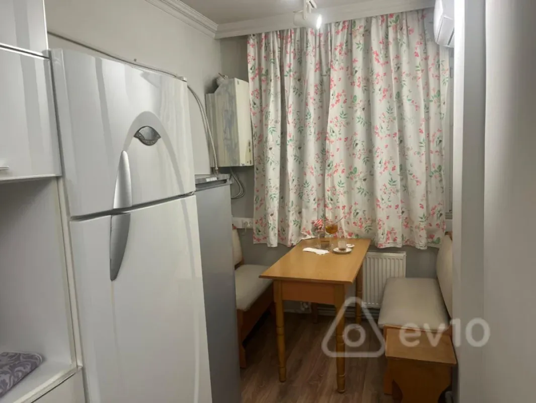 Satılır 4 otaqlı köhnə tikili 100 m²