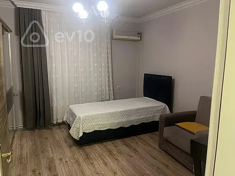 Satılır 4 otaqlı köhnə tikili 100 m²