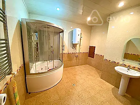 Satılır 3 otaqlı yeni tikili 200 m²