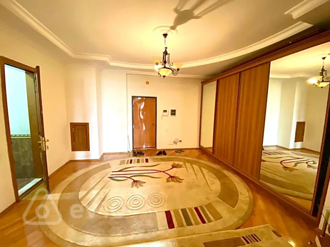 Satılır 3 otaqlı yeni tikili 200 m²