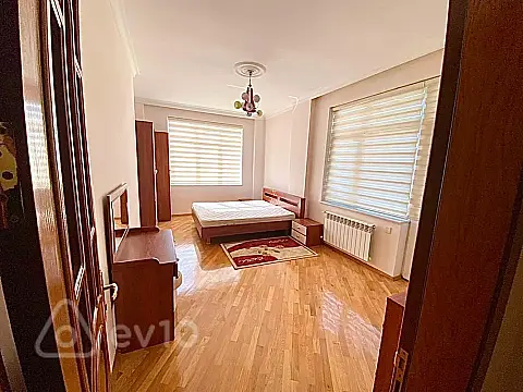 Satılır 3 otaqlı yeni tikili 200 m²