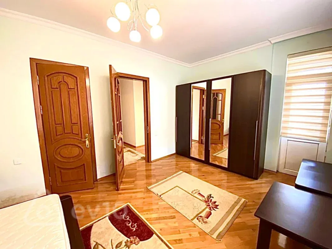 Satılır 3 otaqlı yeni tikili 200 m²