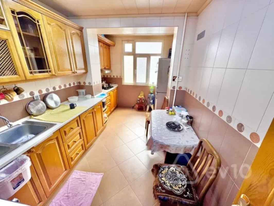 Satılır 3 otaqlı köhnə tikili 90 m²
