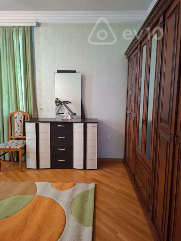 Kirayə verilir 4 otaqlı ofis 230 m²