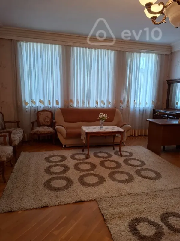 Kirayə verilir 4 otaqlı ofis 230 m²