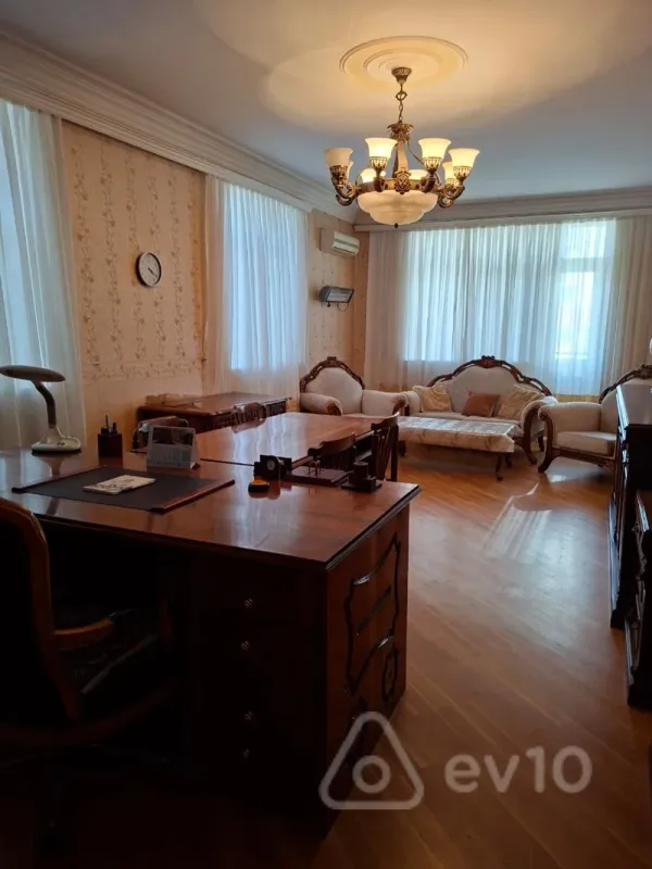 Kirayə verilir 4 otaqlı ofis 230 m²