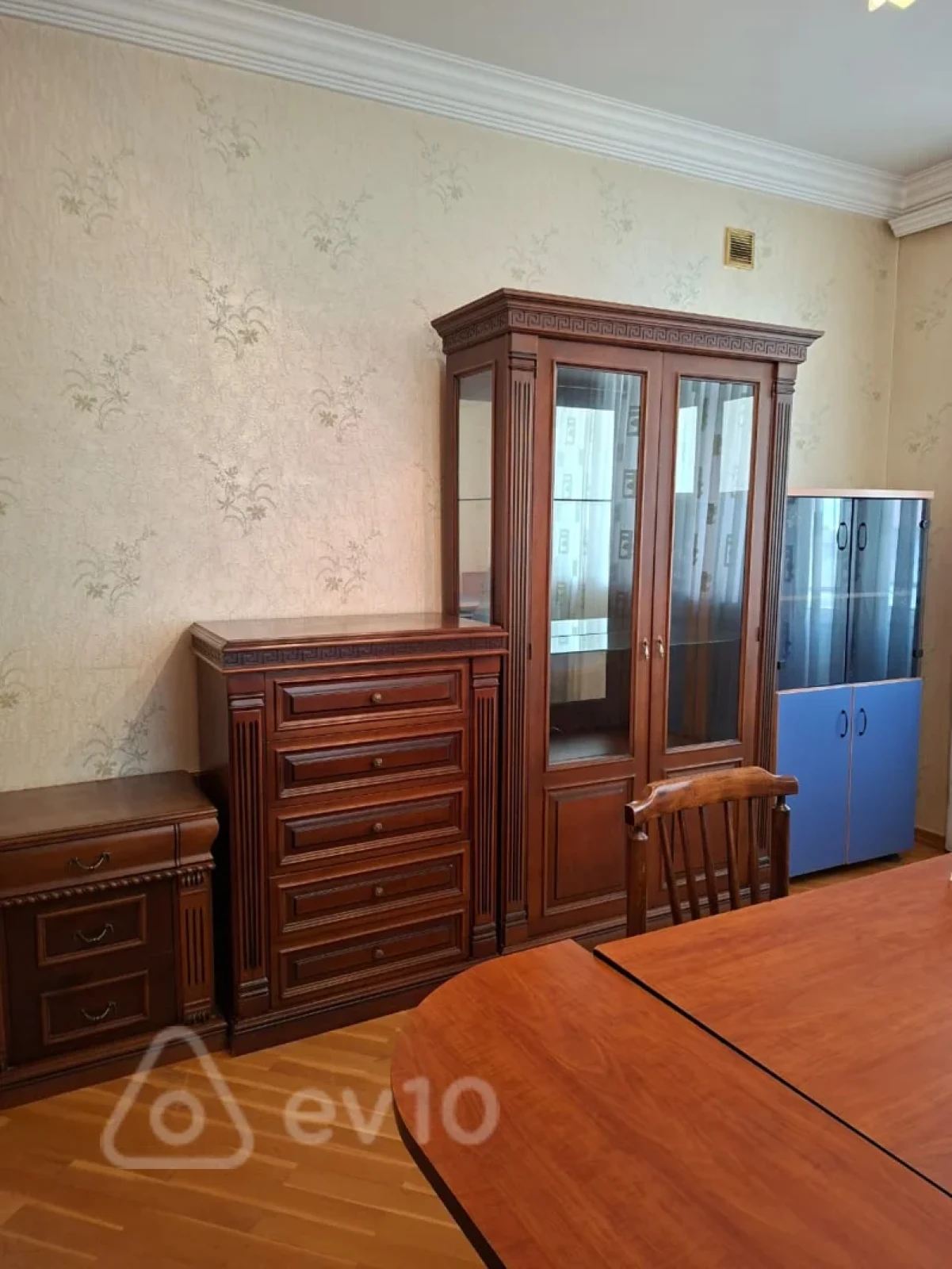 Kirayə verilir 4 otaqlı ofis 230 m²