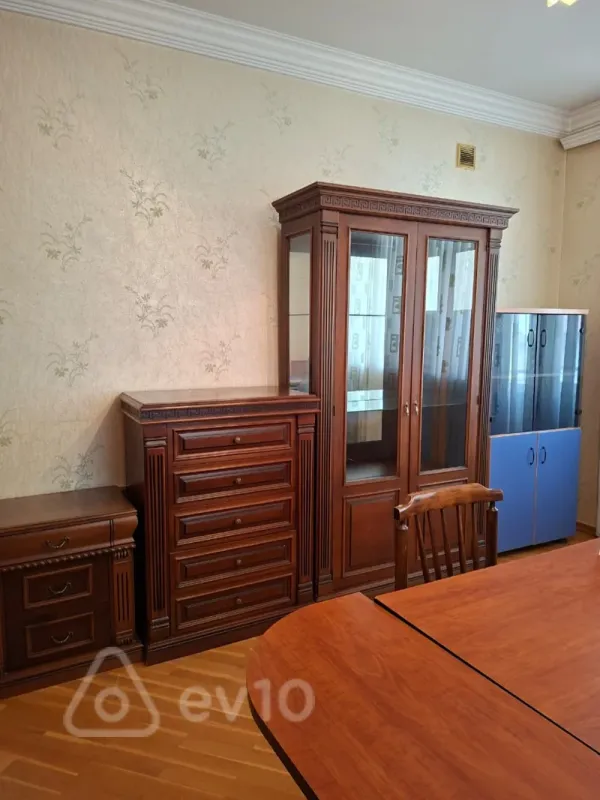 Kirayə verilir 4 otaqlı ofis 230 m²