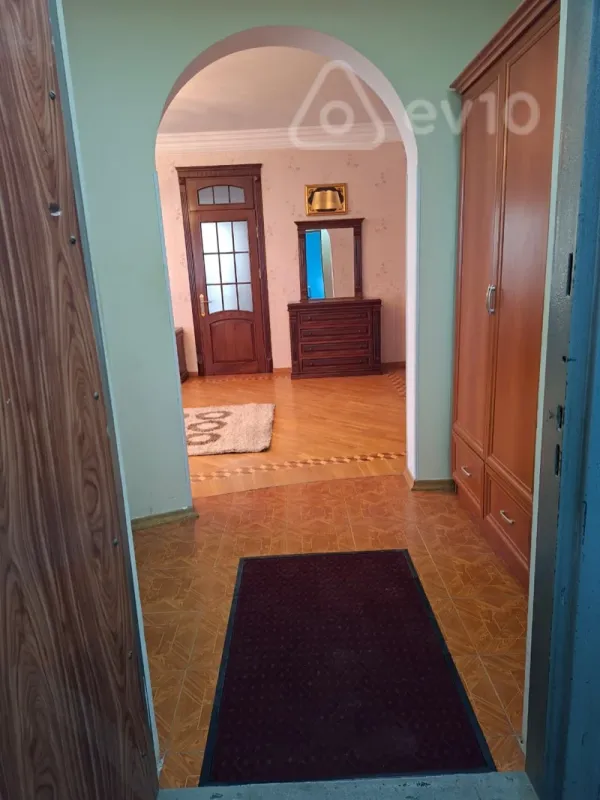 Kirayə verilir 4 otaqlı ofis 230 m²