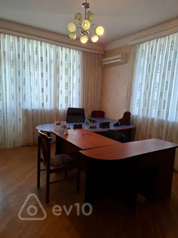 Kirayə verilir 4 otaqlı ofis 230 m²