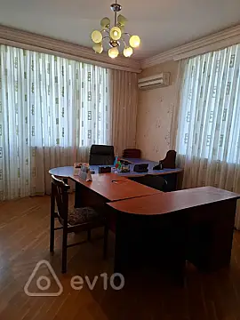 Kirayə verilir 4 otaqlı ofis 230 m²