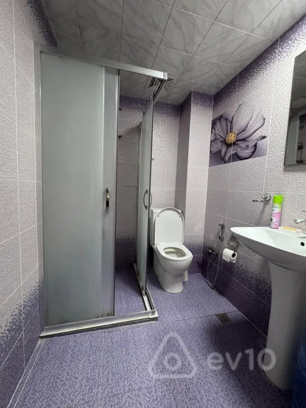 Kirayə verilir 2 otaqlı yeni tikili 75 m²