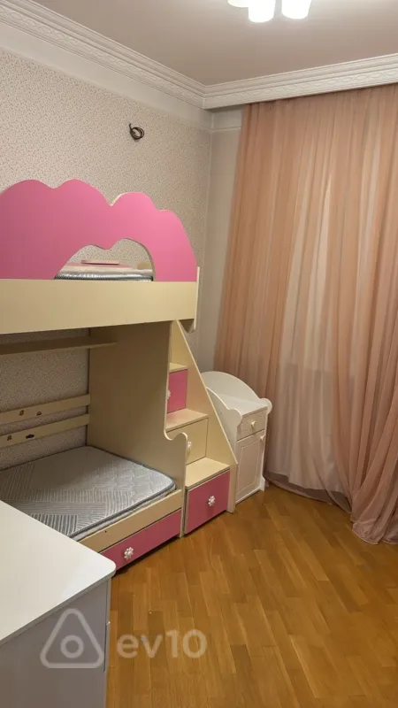 Kirayə verilir 3 otaqlı yeni tikili 100 m²