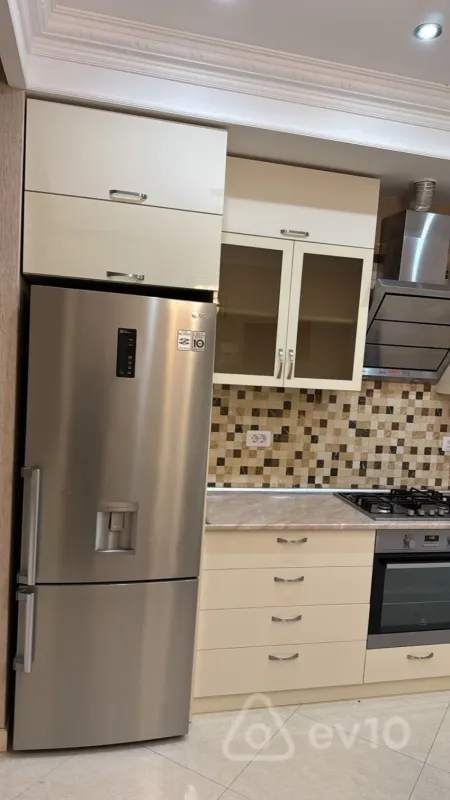 Kirayə verilir 3 otaqlı yeni tikili 100 m²