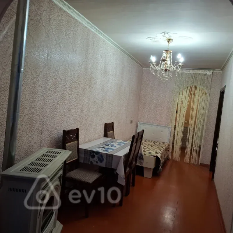 Satılır 2 otaqlı köhnə tikili 52 m²