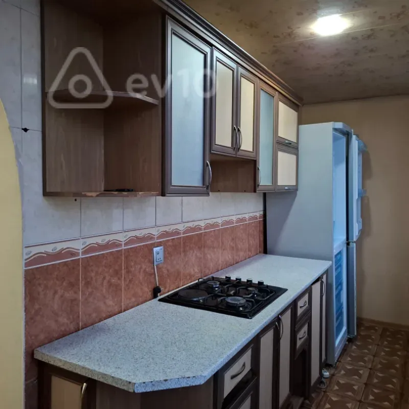 Satılır 2 otaqlı köhnə tikili 52 m²