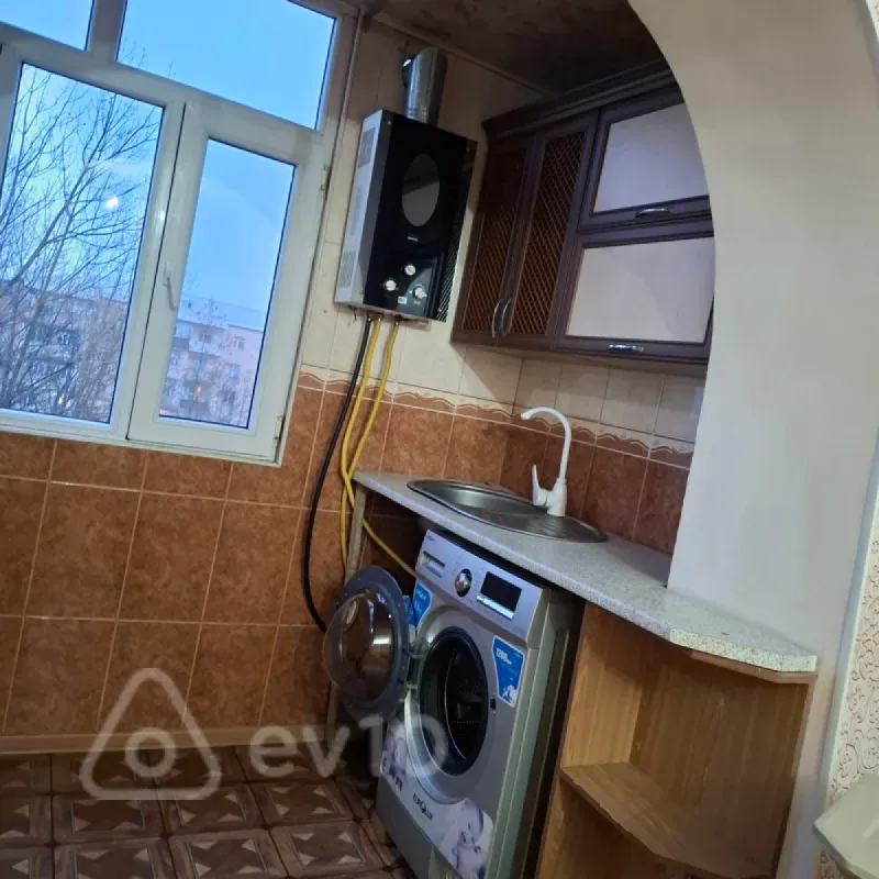 Satılır 2 otaqlı köhnə tikili 52 m²