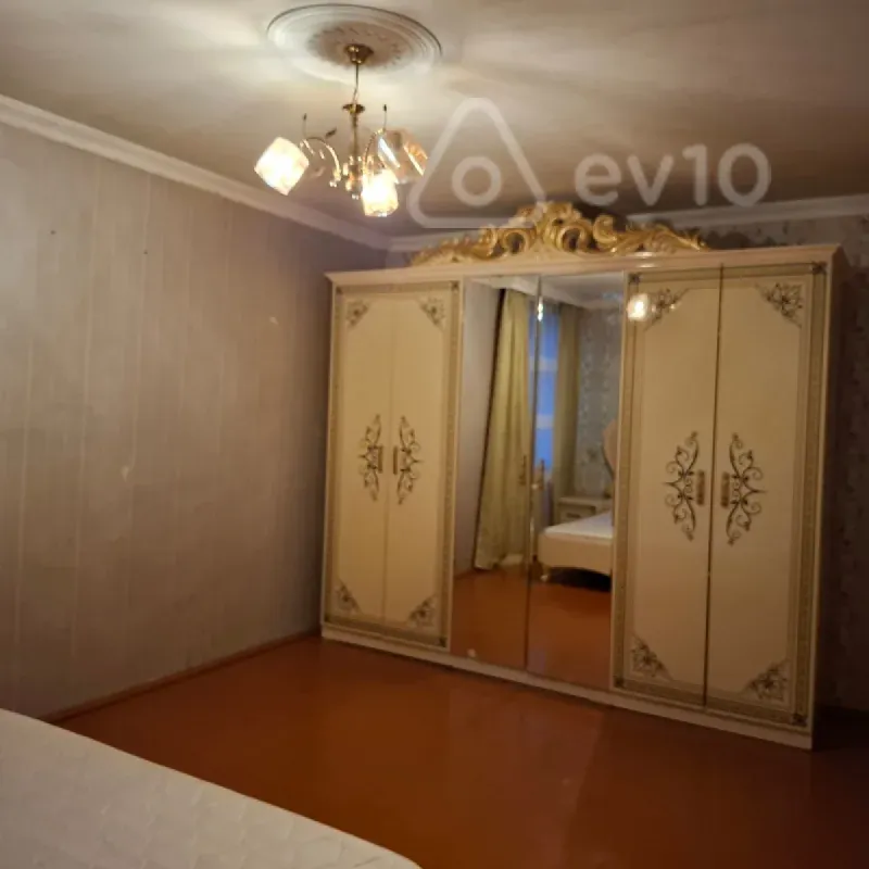 Satılır 2 otaqlı köhnə tikili 52 m²