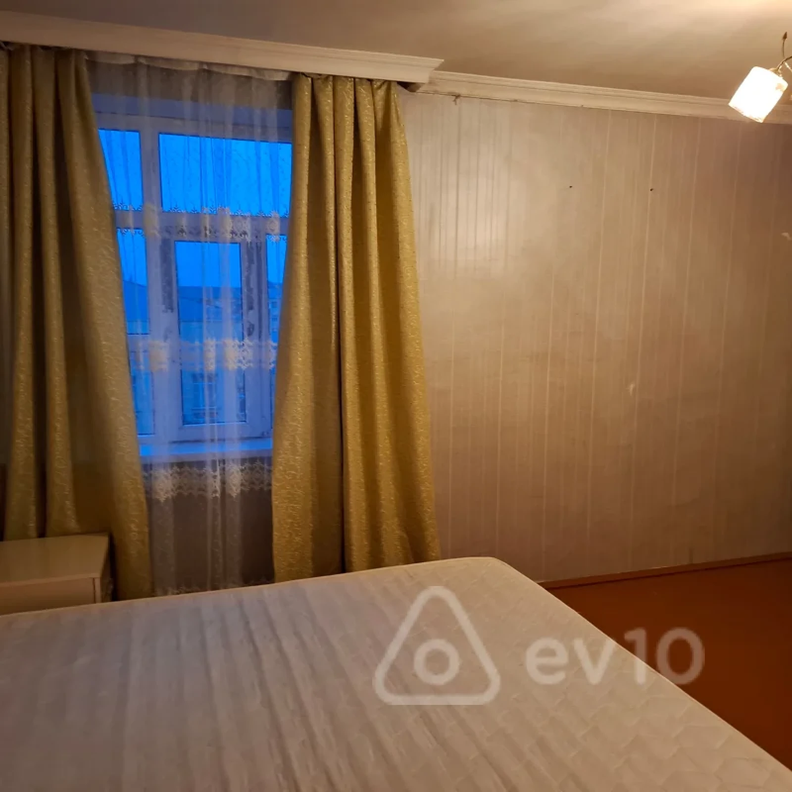 Satılır 2 otaqlı köhnə tikili 52 m²