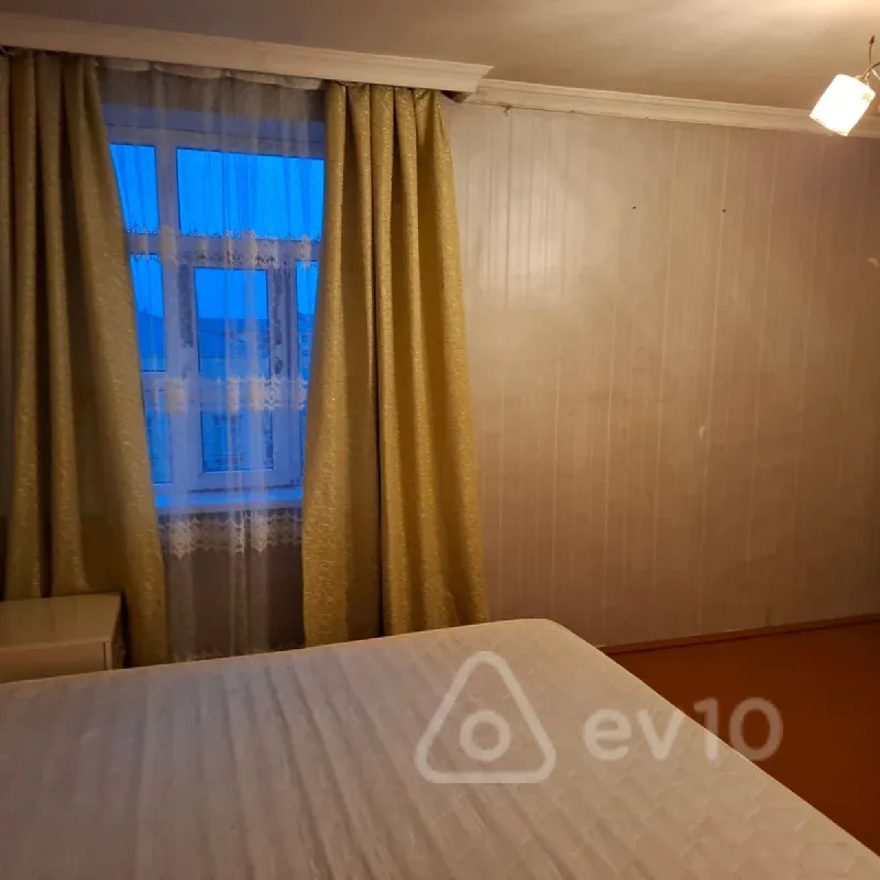 Satılır 2 otaqlı köhnə tikili 52 m²