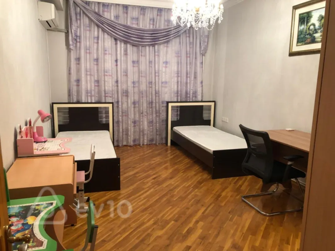 Kirayə verilir 3 otaqlı yeni tikili 140 m²