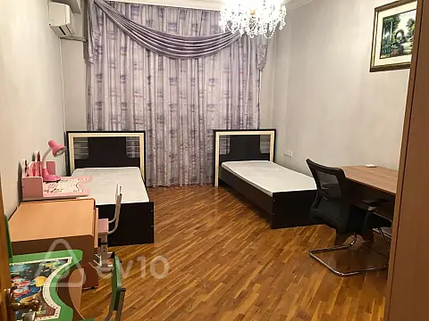 Kirayə verilir 3 otaqlı yeni tikili 140 m²