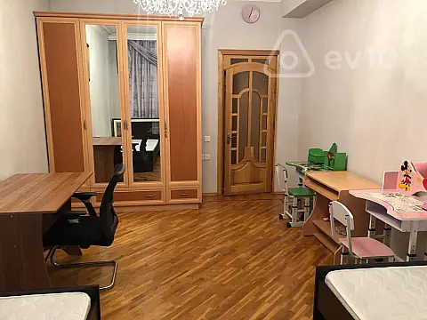Kirayə verilir 3 otaqlı yeni tikili 140 m²