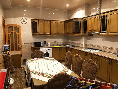 Kirayə verilir 3 otaqlı yeni tikili 140 m²