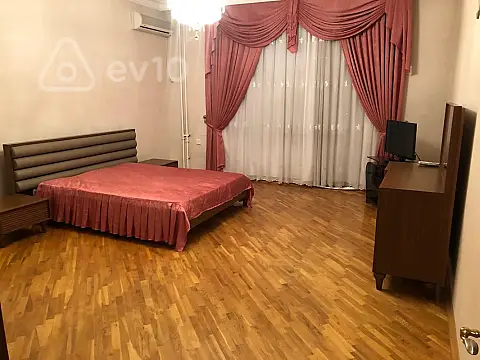 Kirayə verilir 3 otaqlı yeni tikili 140 m²