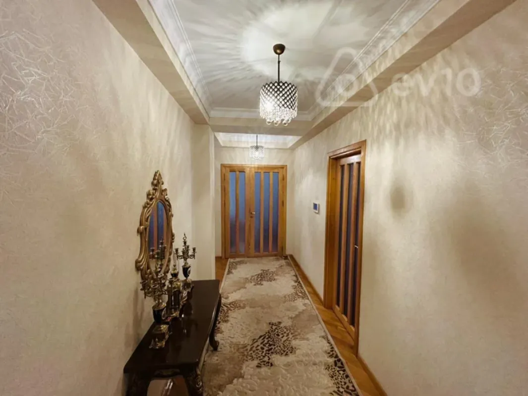 Satılır 5 otaqlı yeni tikili 180 m²