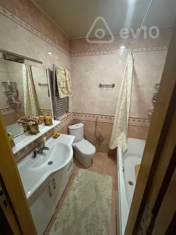 Satılır 5 otaqlı yeni tikili 180 m²