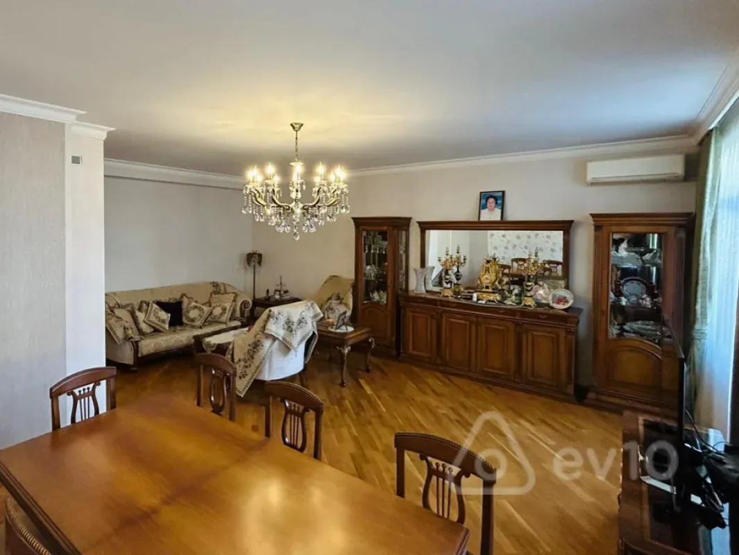 Satılır 5 otaqlı yeni tikili 180 m²