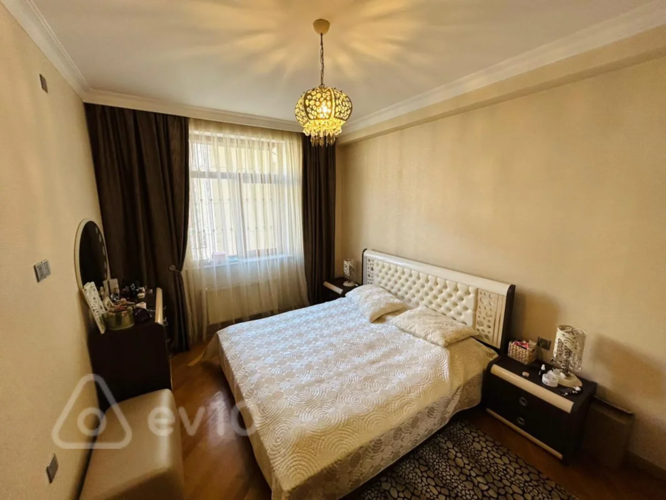Satılır 5 otaqlı yeni tikili 180 m²